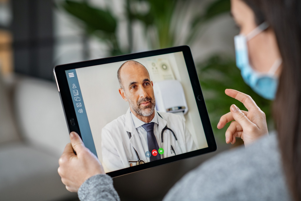 doctor talking to a patient virtual